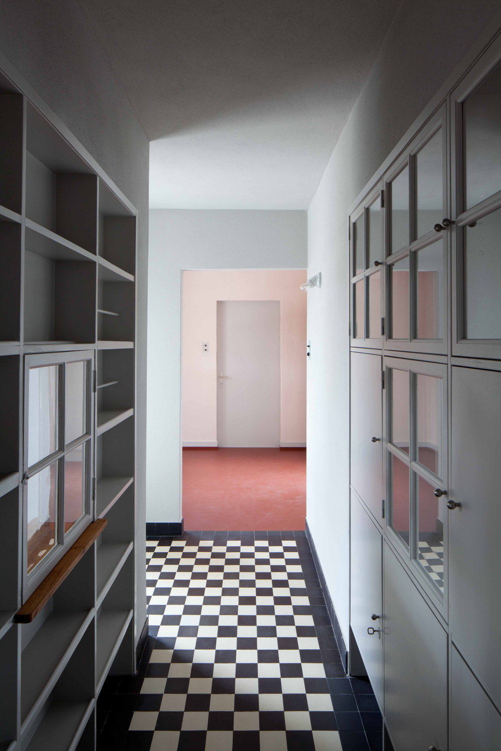 Korridor mit Durchreiche