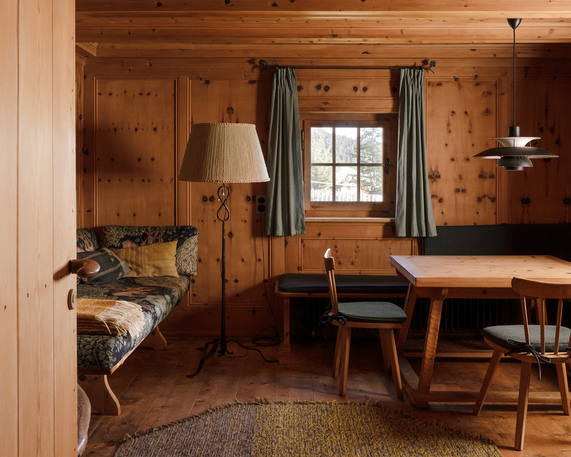 Arvenstube (© Daisuke Hirabayashi)